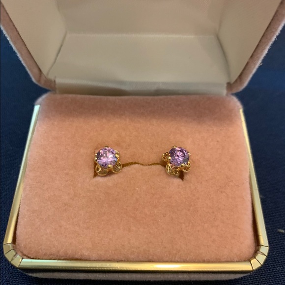 Jewelry - Purple stone stud earrings
